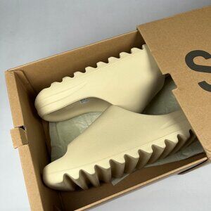 Adidas Yeezy “Bone” Slides Size 11US NEW WITH BOX - FAST SHIPPING FZ5897